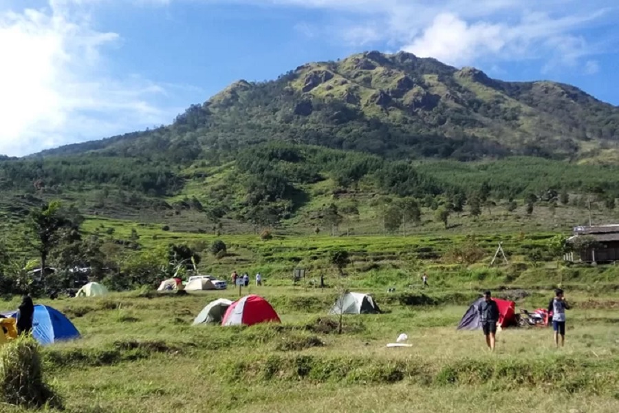 Menjelajahi Keindahan Gunung Ungaran: Jalur Pendakian yang Menantang